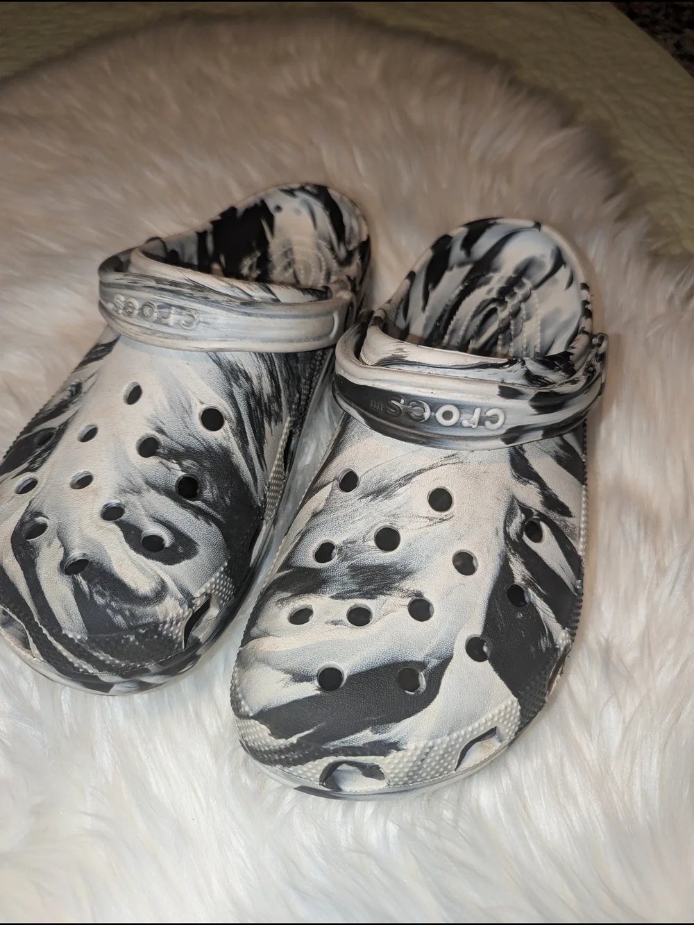 CROCS Men's Black & White Marble Classic Clog